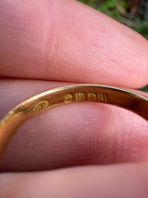 Load image into Gallery viewer, c. 1915 18ct Talbot Dog Signet Ring