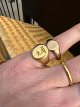 Load image into Gallery viewer, Dated 1922 9ct Signet Ring