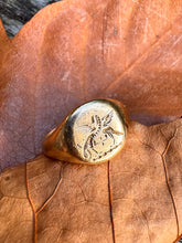 Load image into Gallery viewer, Vintage 9ct Gold Signet Ring