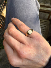 Load image into Gallery viewer, Dated 1922 9ct Signet Ring