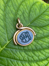 Load image into Gallery viewer, Chunky 15 ct Spinner Fob Pendant with Heraldic Intaglio