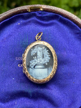 Load image into Gallery viewer, Victorian 9ct Back & Front Mourning Locket