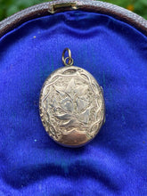 Load image into Gallery viewer, Victorian 9ct Back & Front Mourning Locket