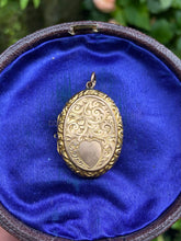 Load image into Gallery viewer, Victorian 9ct Back & Front Acanthus & Heart Locket