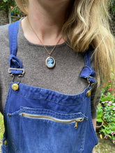 Load image into Gallery viewer, Victorian 9ct Back & Front Mourning Locket