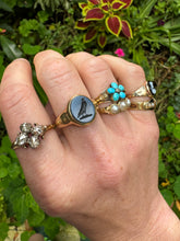 Load image into Gallery viewer, 18ct Gold Sardonyx Raven Signet Hallmarked for 1887