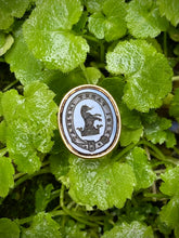 Load image into Gallery viewer, Victorian 18ct “Nisi Perat Imperat” Seal