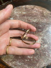 Load image into Gallery viewer, Victorian 9ct Floating Glass Locket