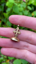 Load and play video in Gallery viewer, Victorian 18ct “Nisi Perat Imperat” Seal