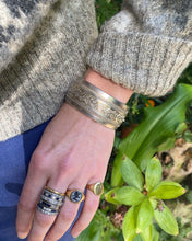 Load image into Gallery viewer, Antique Silver Acorn Motif Bracelet