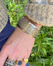 Load image into Gallery viewer, Antique Silver Acorn Motif Bracelet