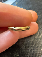 Load image into Gallery viewer, 9ct Georgian Split Ring
