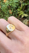 Load image into Gallery viewer, Vintage 9ct Gold Signet Ring
