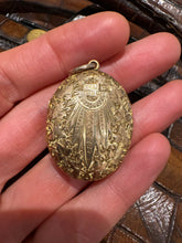 Load image into Gallery viewer, c. 1900 Antique 9ct Gold Locket Pendant
