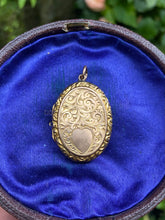 Load image into Gallery viewer, Victorian 9ct Back &amp; Front Acanthus &amp; Heart Locket
