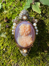 Load image into Gallery viewer, Highly Detailed Victorian Cameo Locket Pendant/Brooch
