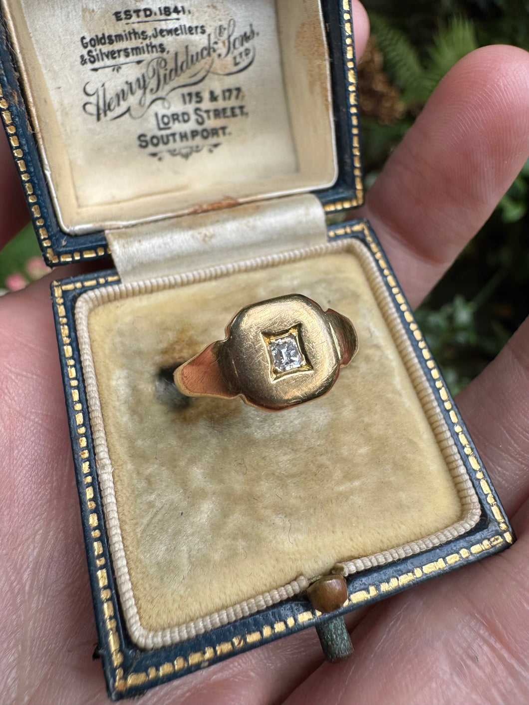 c. 1910 18ct ct & Diamond Signet Ring