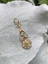 Load image into Gallery viewer, Edwardian Peridot Flower Pendant
