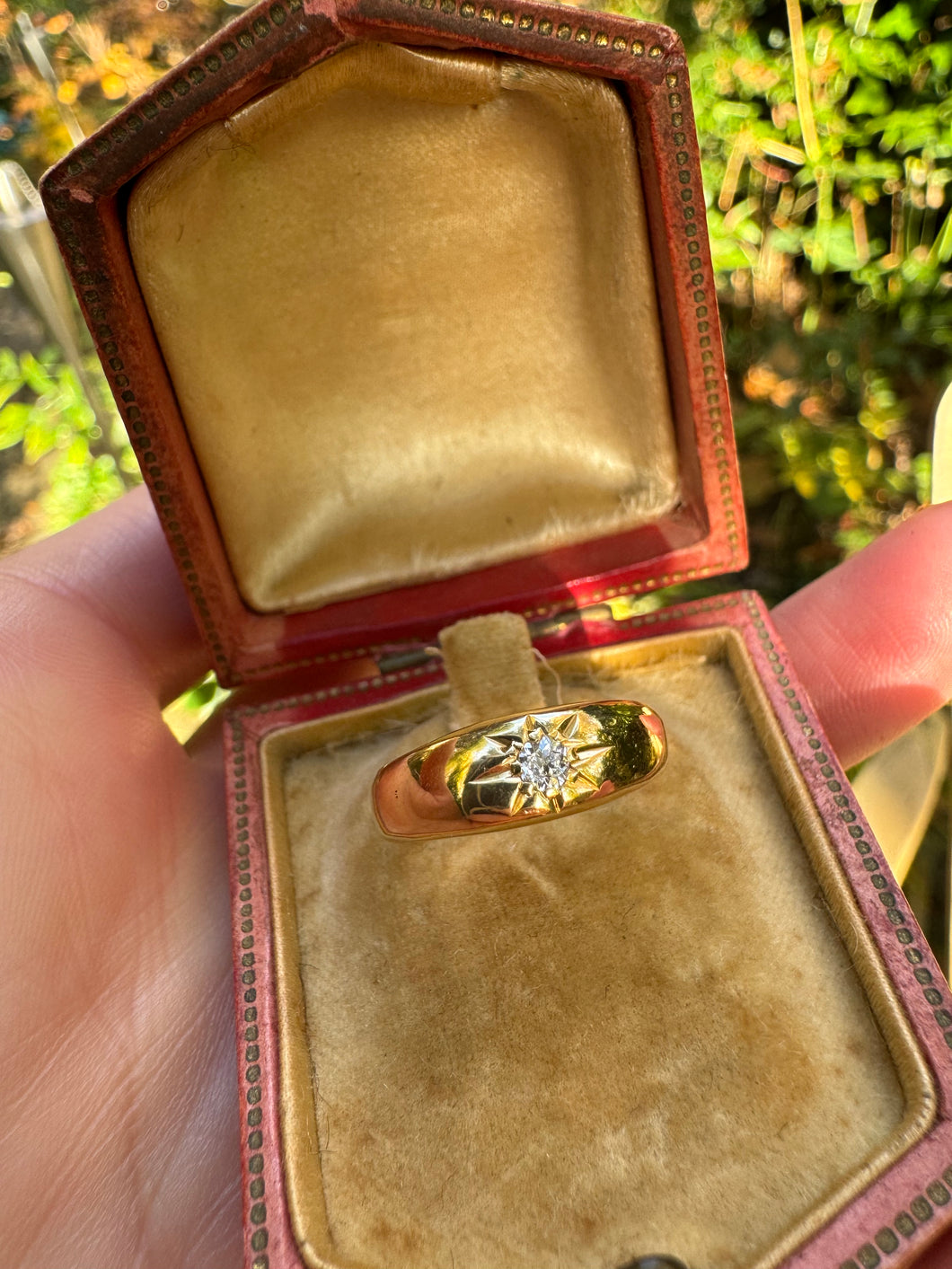 1918 18ct Gold & Diamond Gypsy Ring